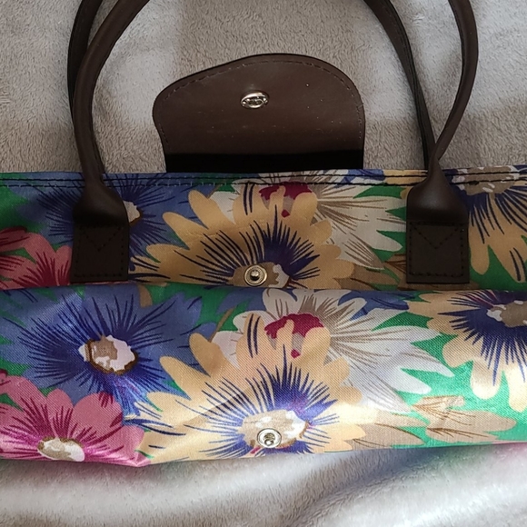 Vinyl Floral Travel Bag - Picture 6 of 7